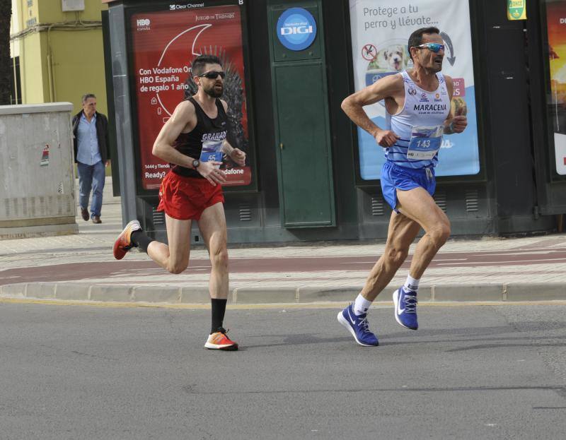 Más de 7.500 corredores participan en la 29ª edición de la Media Maratón Ciudad de Málaga.