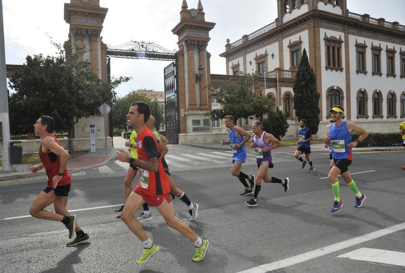 Más de 7.500 corredores participan en la 29ª edición de la Media Maratón Ciudad de Málaga.
