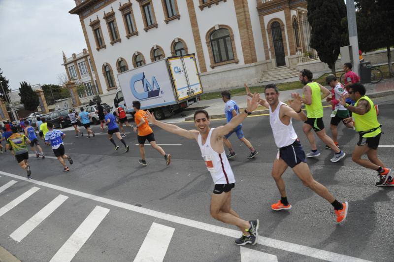 Más de 7.500 corredores participan en la 29ª edición de la Media Maratón Ciudad de Málaga.