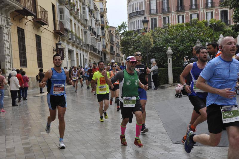 Más de 7.500 corredores participan en la 29ª edición de la Media Maratón Ciudad de Málaga.
