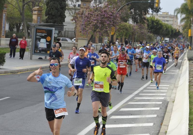 Más de 7.500 corredores participan en la 29ª edición de la Media Maratón Ciudad de Málaga.