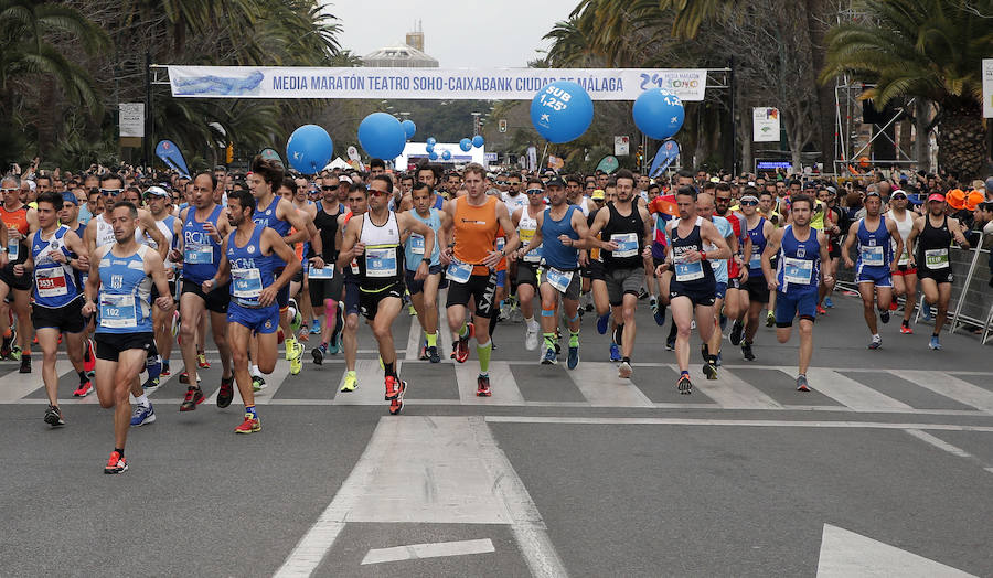 Más de 7.500 corredores participan en la 29ª edición de la Media Maratón Ciudad de Málaga.