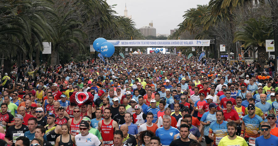 Más de 7.500 corredores participan en la 29ª edición de la Media Maratón Ciudad de Málaga.