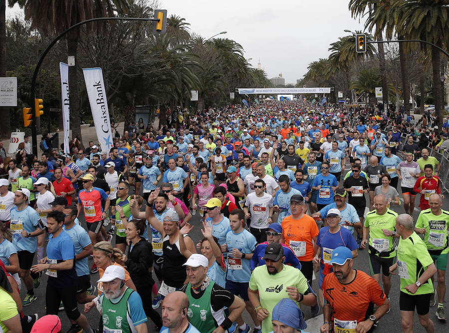 Más de 7.500 corredores participan en la 29ª edición de la Media Maratón Ciudad de Málaga.