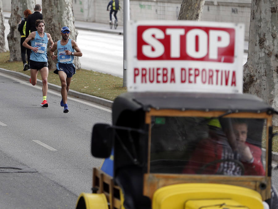 Más de 7.500 corredores participan en la 29ª edición de la Media Maratón Ciudad de Málaga.