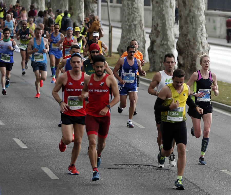 Más de 7.500 corredores participan en la 29ª edición de la Media Maratón Ciudad de Málaga.