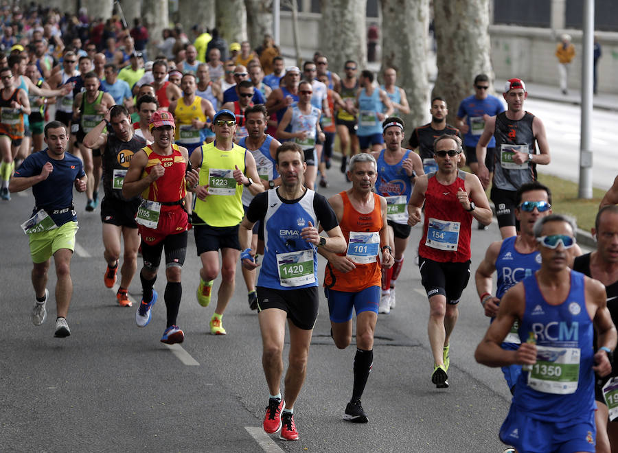 Más de 7.500 corredores participan en la 29ª edición de la Media Maratón Ciudad de Málaga.