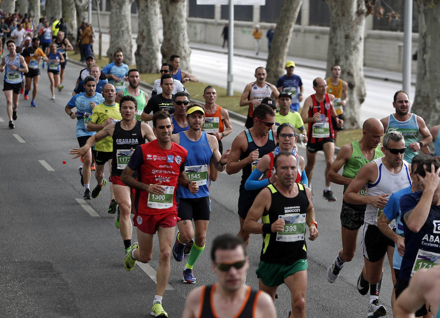 Más de 7.500 corredores participan en la 29ª edición de la Media Maratón Ciudad de Málaga.
