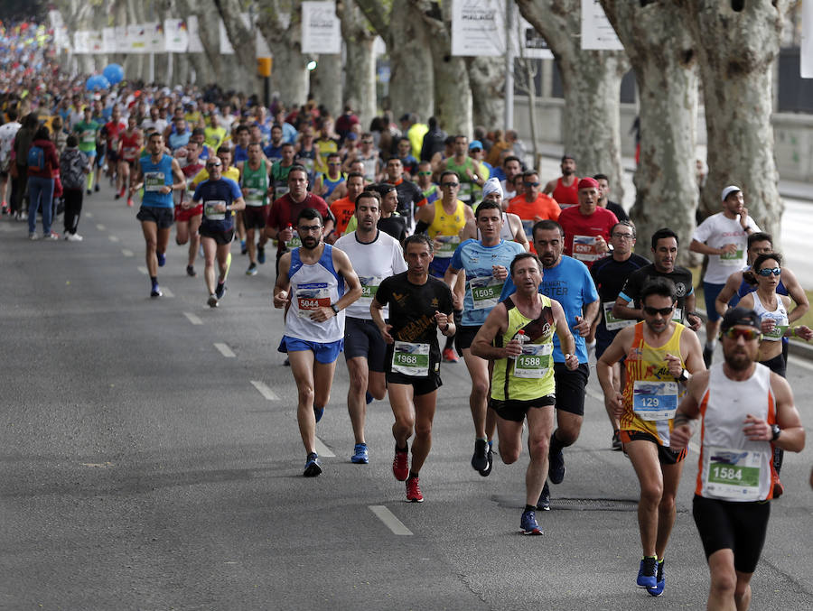 Más de 7.500 corredores participan en la 29ª edición de la Media Maratón Ciudad de Málaga.