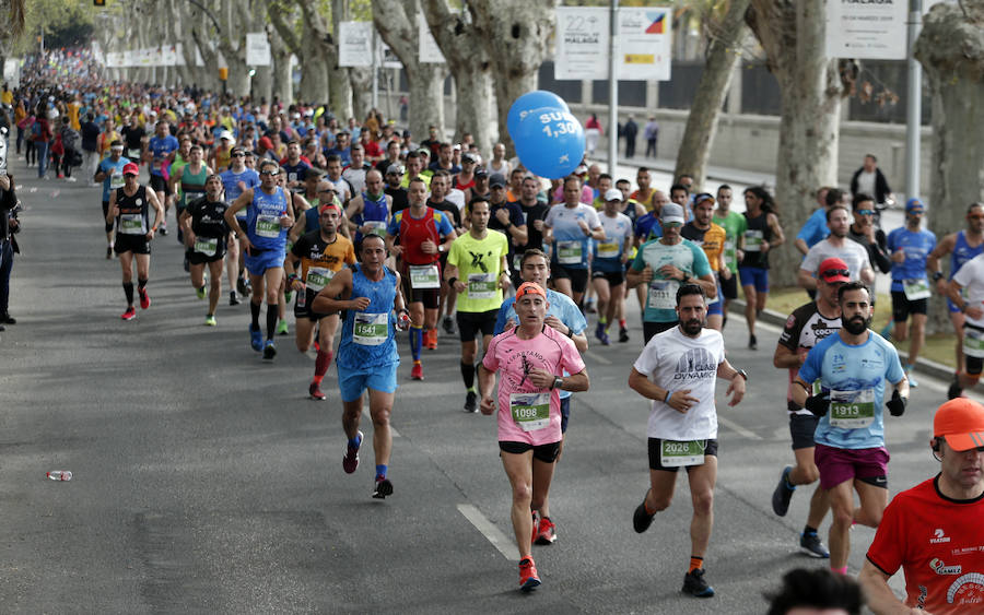 Más de 7.500 corredores participan en la 29ª edición de la Media Maratón Ciudad de Málaga.