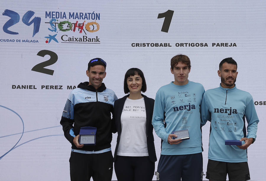 Los mejores en la categoría senior masculina: Dani Pérez, Cristóbal Ortigosa y José Manuel Flores, con Ana Belén Morales Raya, de CaixaBank.
