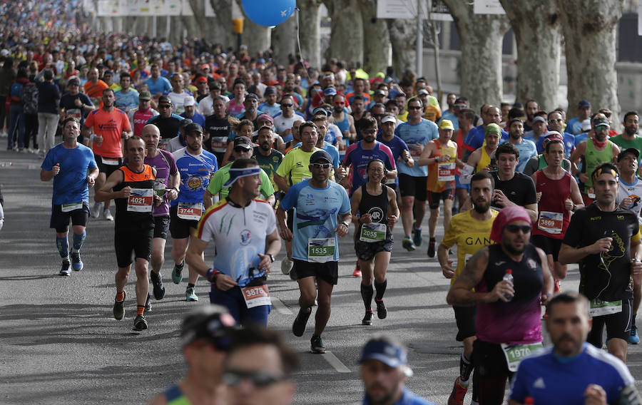 Mucho ambiente y color han llenado hoy las calles del centro de Málaga en la Media Maratón Teatro Soho Caixabank Ciudad de Málaga 2019