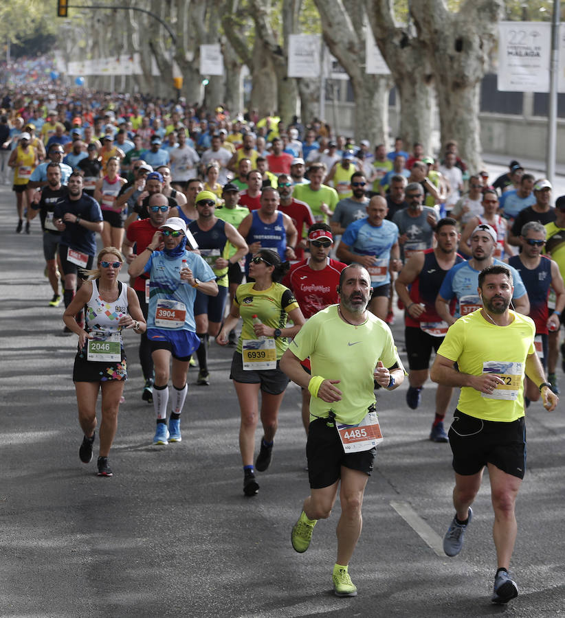 Mucho ambiente y color han llenado hoy las calles del centro de Málaga en la Media Maratón Teatro Soho Caixabank Ciudad de Málaga 2019