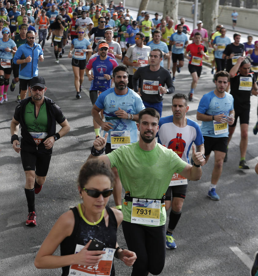 Mucho ambiente y color han llenado hoy las calles del centro de Málaga en la Media Maratón Teatro Soho Caixabank Ciudad de Málaga 2019