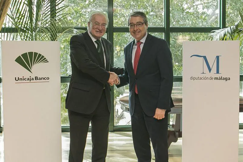 El presidente de Unicaja Banco, Manuel Azuaga, y el presidente de la Diputación Provincial de Málaga, Francisco Salado.