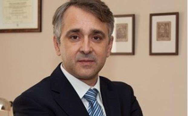 Vox sitúa como número dos por Málaga al Congreso a un inspector del Banco de España en excedencia que a la vez es teniente en la reserva