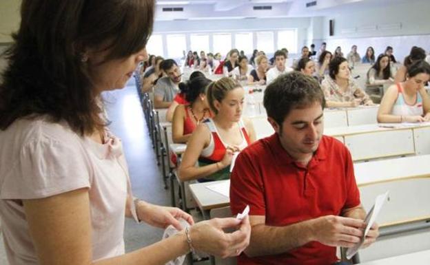 Educación abre las bolsas de interinos para evitar problemas con las sustituciones