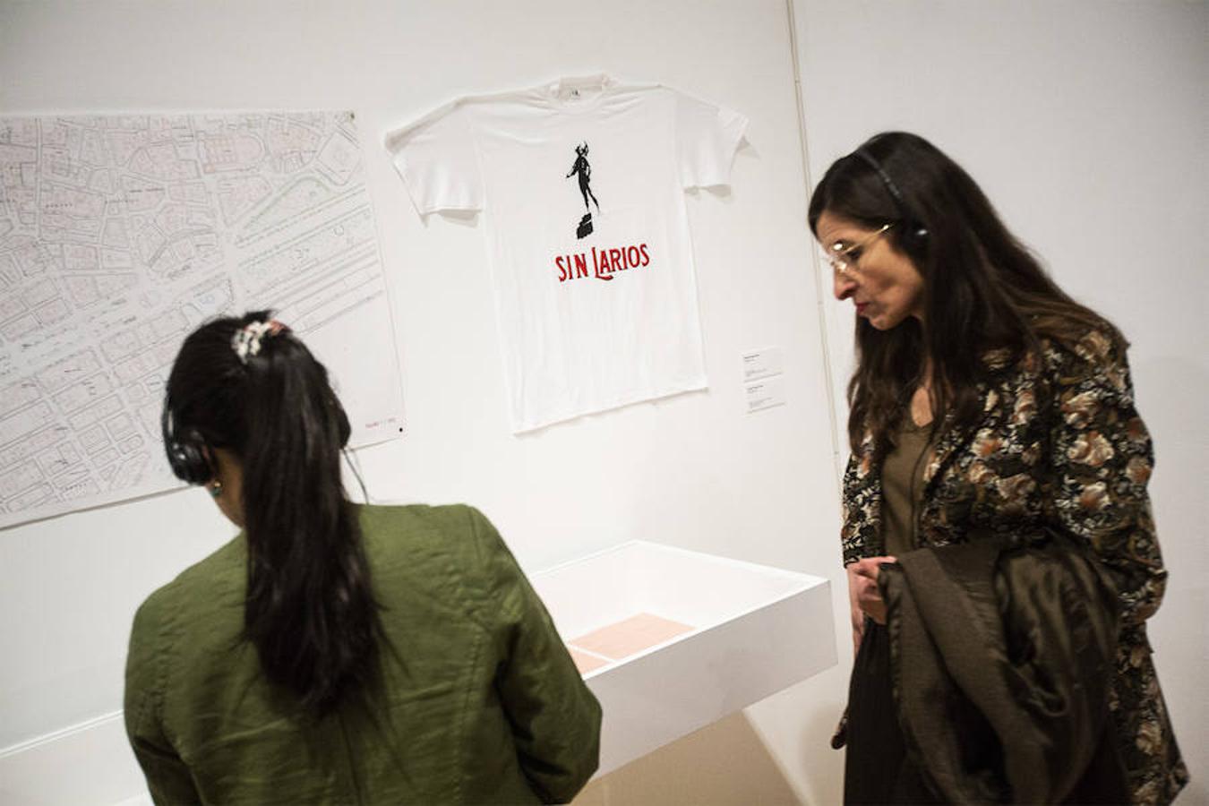 El creador malagueño firma en el museo nacional una ambiciosa retrospectiva que repasa cuatro décadas de trayectoria