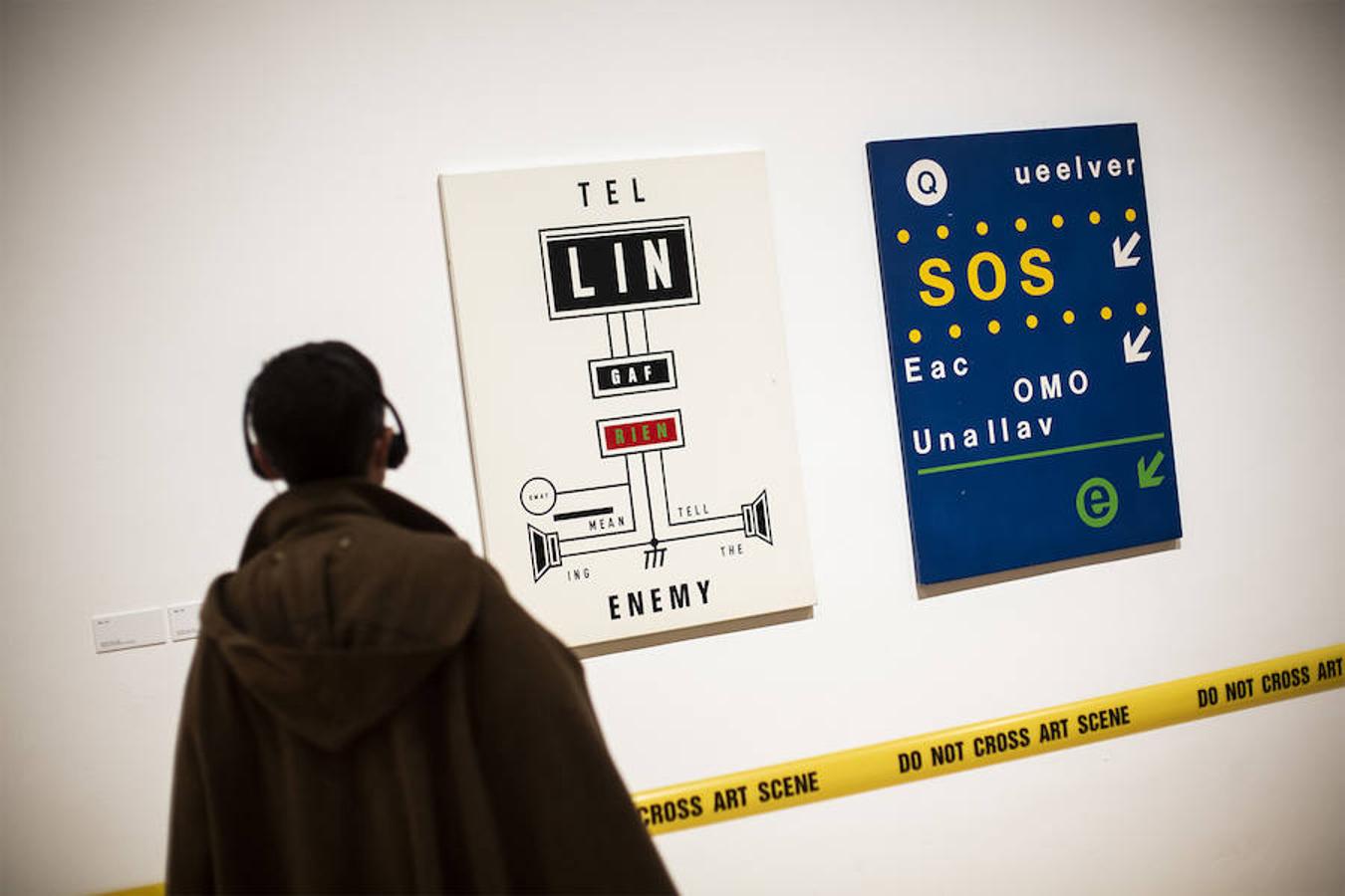 El creador malagueño firma en el museo nacional una ambiciosa retrospectiva que repasa cuatro décadas de trayectoria