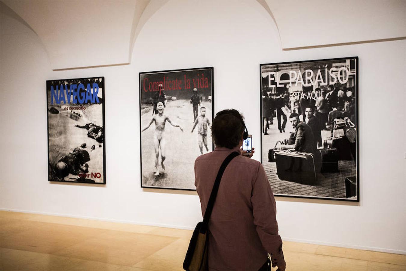 El creador malagueño firma en el museo nacional una ambiciosa retrospectiva que repasa cuatro décadas de trayectoria