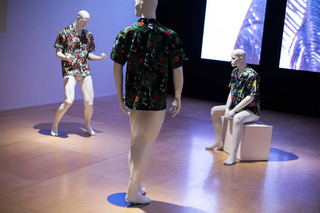 El creador malagueño firma en el museo nacional una ambiciosa retrospectiva que repasa cuatro décadas de trayectoria