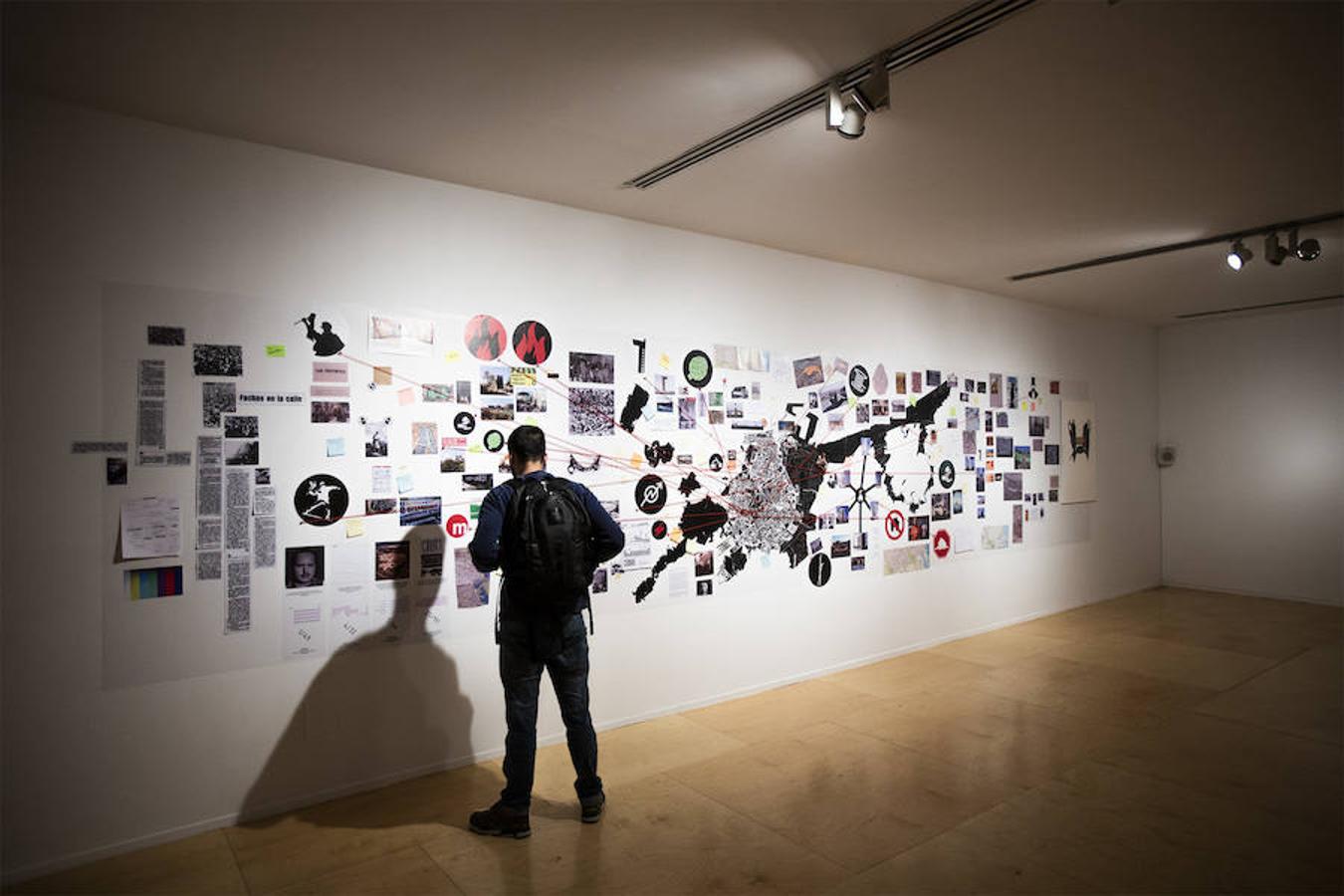 El creador malagueño firma en el museo nacional una ambiciosa retrospectiva que repasa cuatro décadas de trayectoria