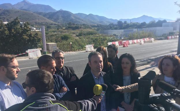 Guillermo Díaz atiende a los medios este miércoles en Nerja. 