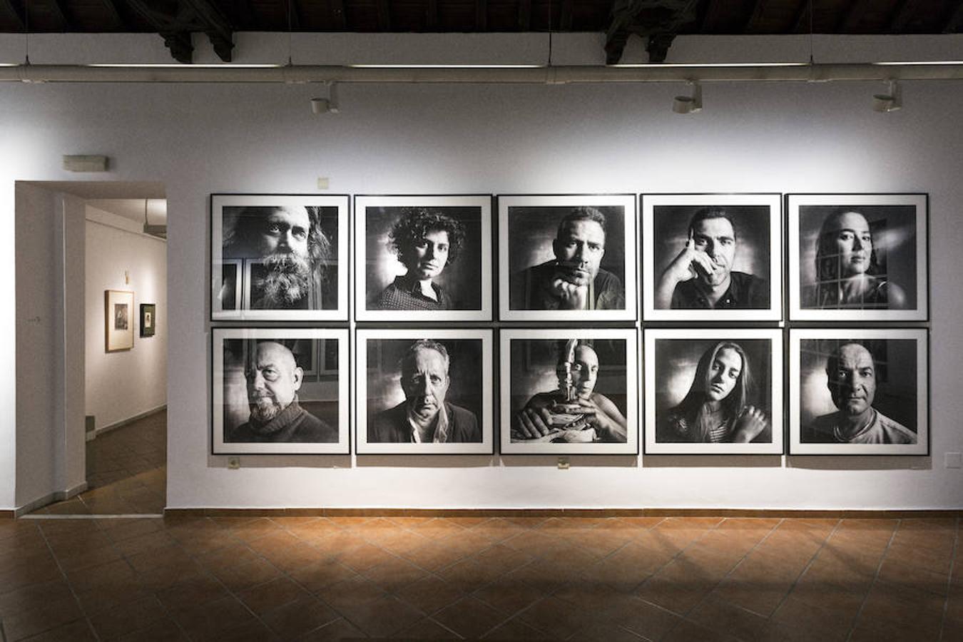 El fotógrafo Jesús Chacón reúne en un libro y una exposición un centenar de retratos de personajes de la vida cultural marbellí