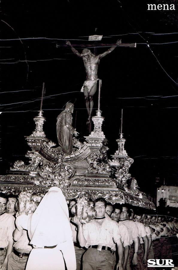 El trono portado por legionario en 1954