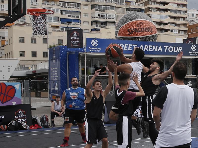 Los aficionados al baloncesto tienen la oportunidad de participar y ganar premios en el Torneo 3 contra 3 que se celebra este sábado y domingoi