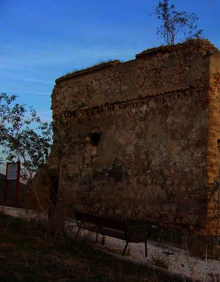Imagen secundaria 2 - Trapiche del Prado: Estado actual de la antigua azucarera de Marbella. Castillo de Bentomiz: Gran fortaleza afectada por derrumbes, la vegetación y el abandono. Torrealquería:Su mal estado será corregido con una actuación urgente. 