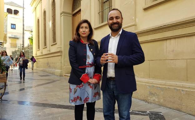 Gemma del Corral y Mario Cortés, este lunes a las puertas del Convento de San Agustín. 