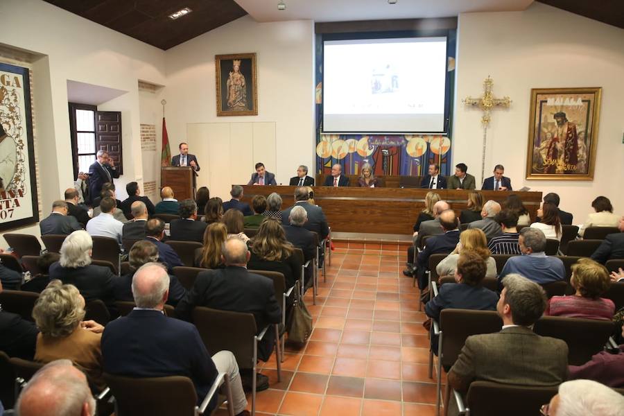 El libro es un gran homenaje a Garrido y a Gonzàlez, pero también un homenaje a la Semana Santa y a las cofradías de Málaga que se entregará con SUR.