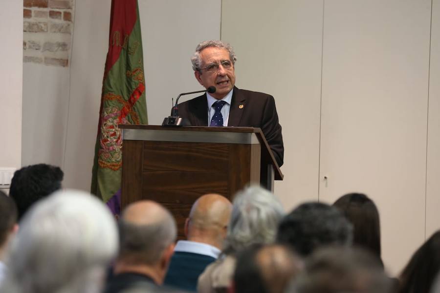 El libro es un gran homenaje a Garrido y a Gonzàlez, pero también un homenaje a la Semana Santa y a las cofradías de Málaga que se entregará con SUR.