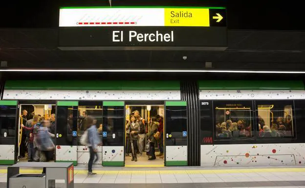 La muestra 'Transfusiones del Extrarradio' llega a 12 estaciones del metro de Málaga