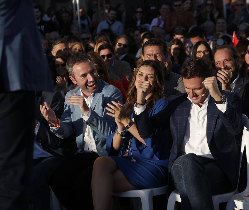 El líder de Ciudadanos, Albert Rivera, ha acudido al primer gran acto central de esta campaña electoral en la ciudad de Málaga. En su intervención, Rivera ha explicado un gran número de propuestas que ofrece su partido para España, con las que quiere atraer al mayor número de votantes y salir victorioso el 28 de abril. 