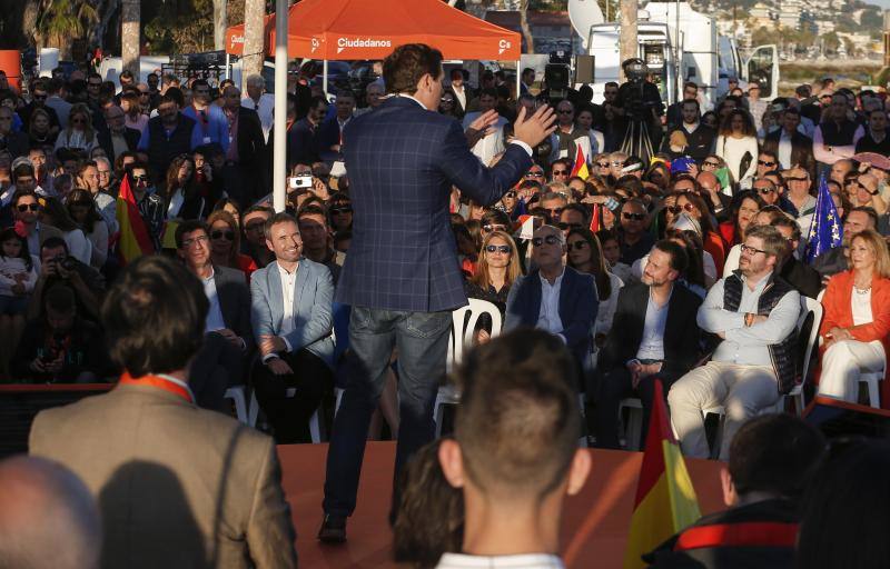 El líder de Ciudadanos, Albert Rivera, ha acudido al primer gran acto central de esta campaña electoral en la ciudad de Málaga. En su intervención, Rivera ha explicado un gran número de propuestas que ofrece su partido para España, con las que quiere atraer al mayor número de votantes y salir victorioso el 28 de abril. 