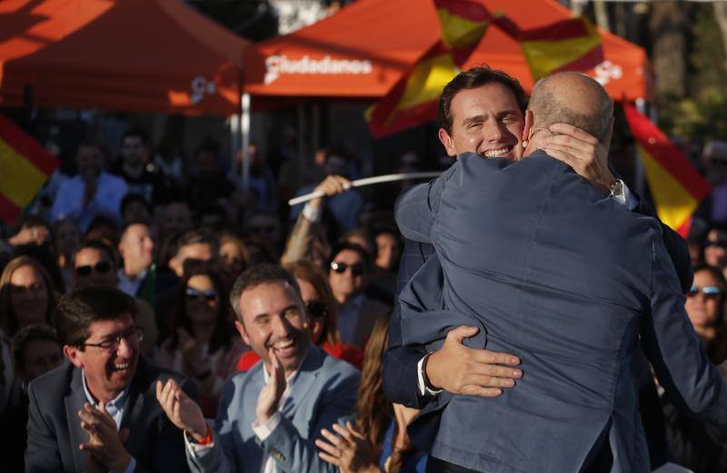 El líder de Ciudadanos, Albert Rivera, ha acudido al primer gran acto central de esta campaña electoral en la ciudad de Málaga. En su intervención, Rivera ha explicado un gran número de propuestas que ofrece su partido para España, con las que quiere atraer al mayor número de votantes y salir victorioso el 28 de abril. 