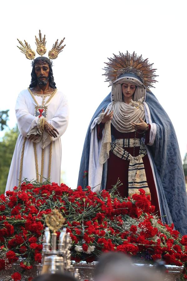 Las mejores imágenes de la misa del alba, el acto en el Hospital Civil y el recorrido por la Trinidad de los titulares de la Cofradía del Cautivo y La Trinidad este 2019.