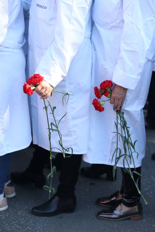 Las mejores imágenes de la misa del alba, el acto en el Hospital Civil y el recorrido por la Trinidad de los titulares de la Cofradía del Cautivo y La Trinidad este 2019.