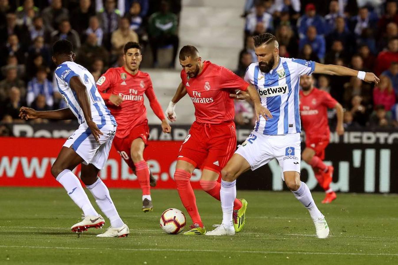 Butarque vivió una noche de emociones con la visita del Real Madrid, que jugó su primer partido de esta Liga en lunes.