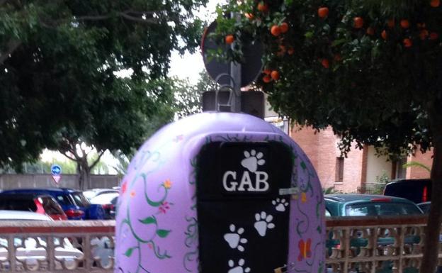 Uno de los comederos instalados en las colonias 
