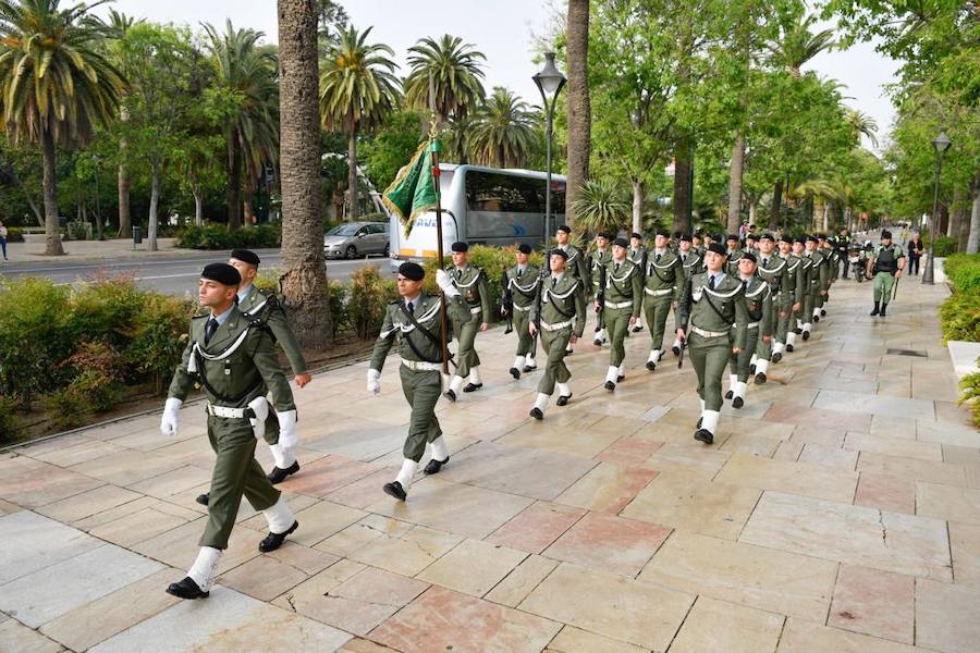 Uno de los momentos más esperados es la exhibición de saltos en la playa de la Caleta