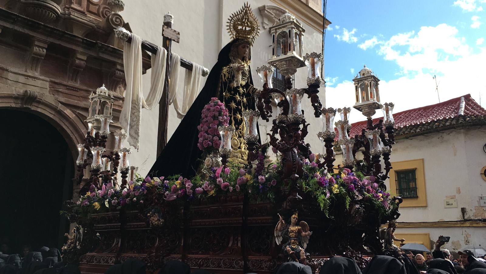 Las fotos de las cofradías del Jueves Santo: Sagrada Cena, Santa Cruz, Viñeros, Vera Cruz, Zamarrilla, Mena, Misericordia, Esperanza.