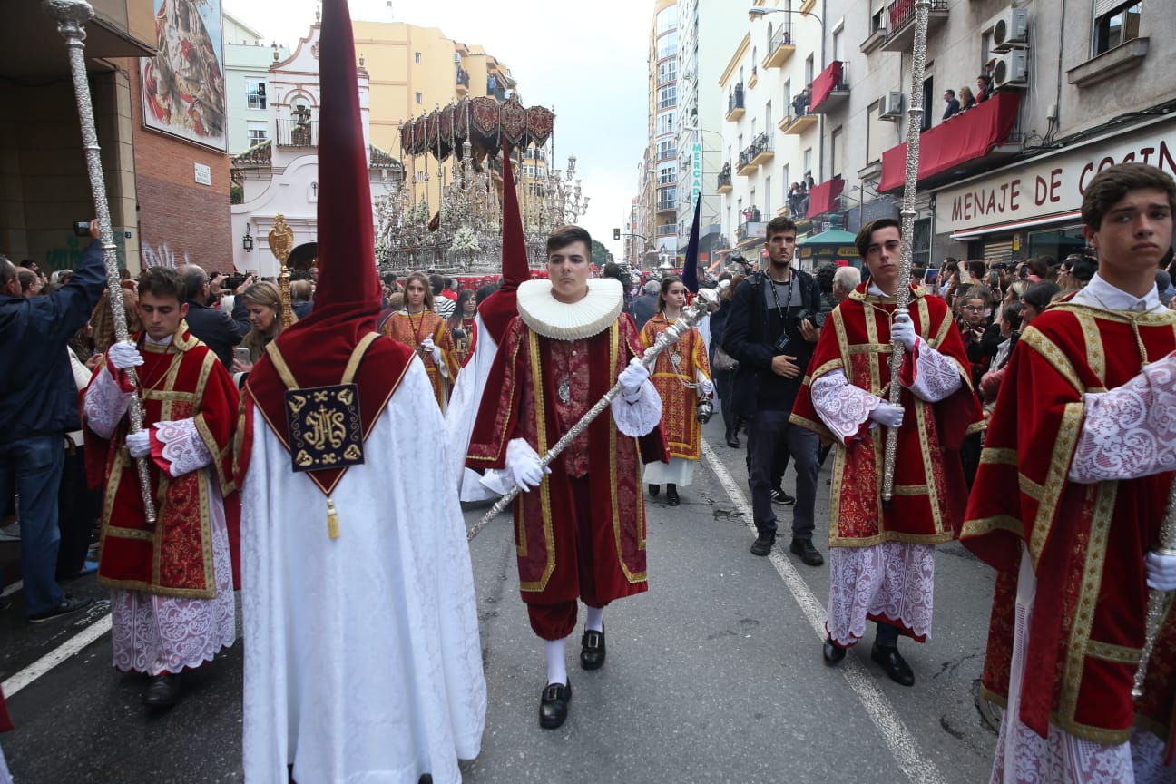 Las fotos de las cofradías del Jueves Santo: Sagrada Cena, Santa Cruz, Viñeros, Vera Cruz, Zamarrilla, Mena, Misericordia, Esperanza.