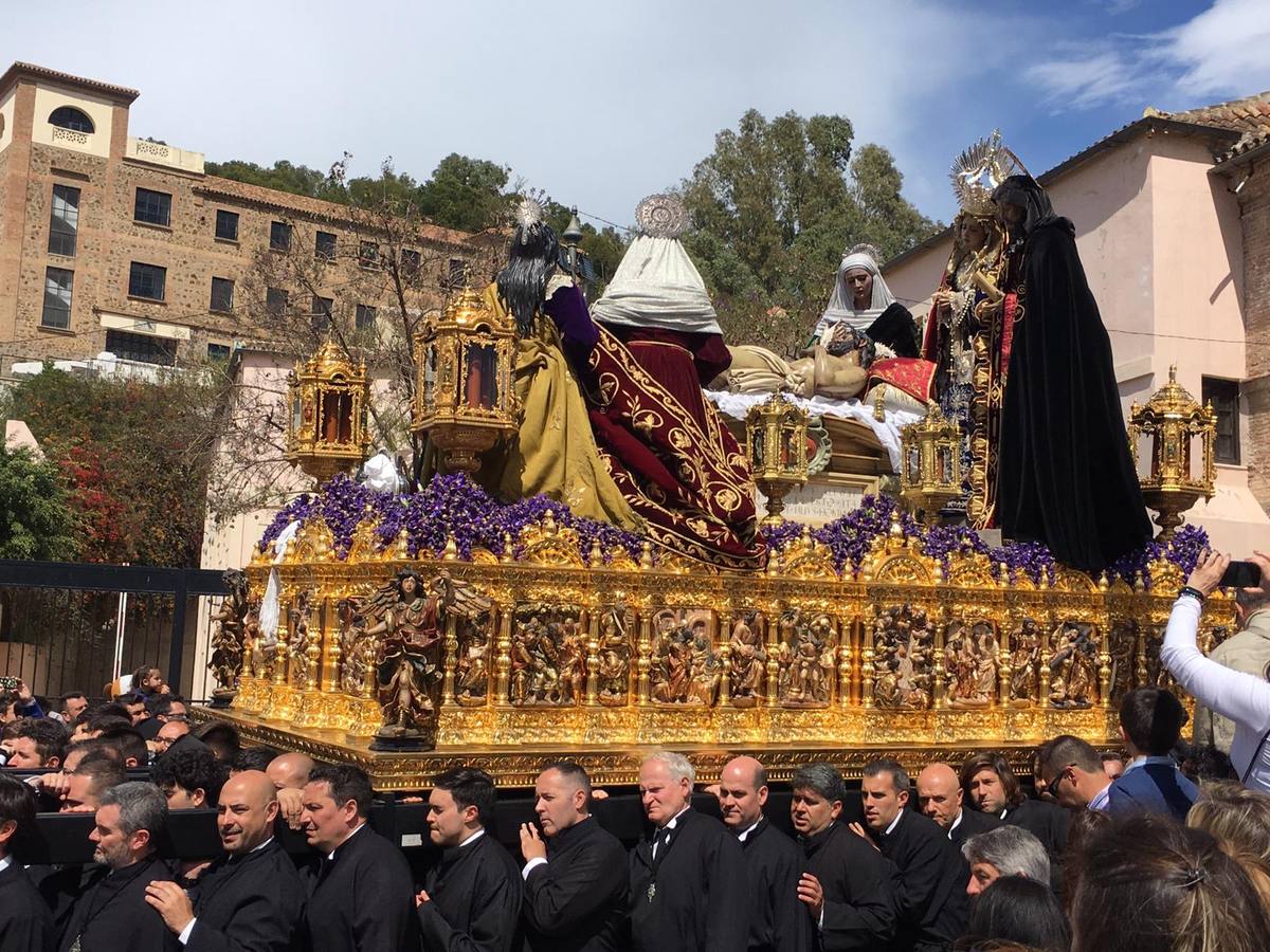 Las fotos de las cofradías del Viernes Santo: Monte Calvario. En la imagen, el Yacente de la Paz y la Unidad.