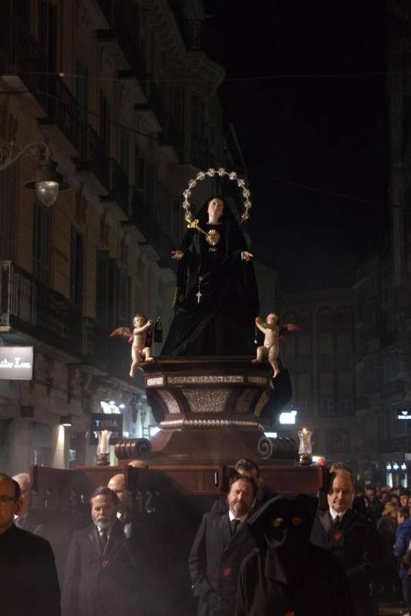 Las fotos de las cofradías del Viernes Santo: Servitas en procesión