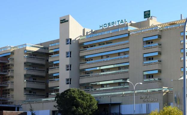 El hombre fue evacuado al hospital Costal del Sol con posible factura de tibia y peroné.