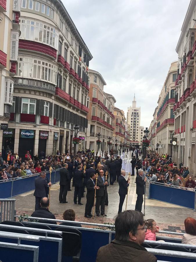 La procesión del Resucitado de Málaga, en imágenes