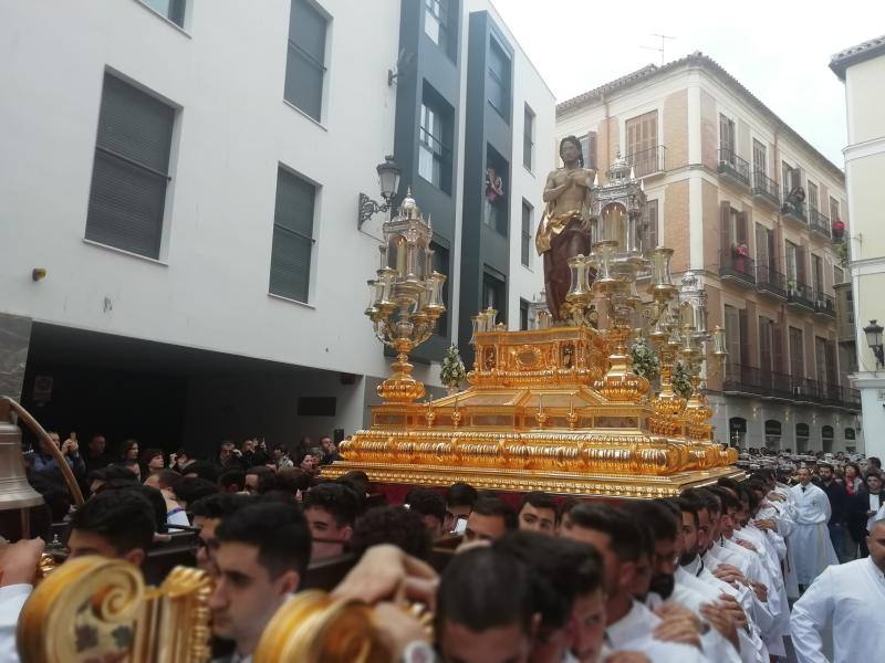 La procesión del Resucitado de Málaga, en imágenes